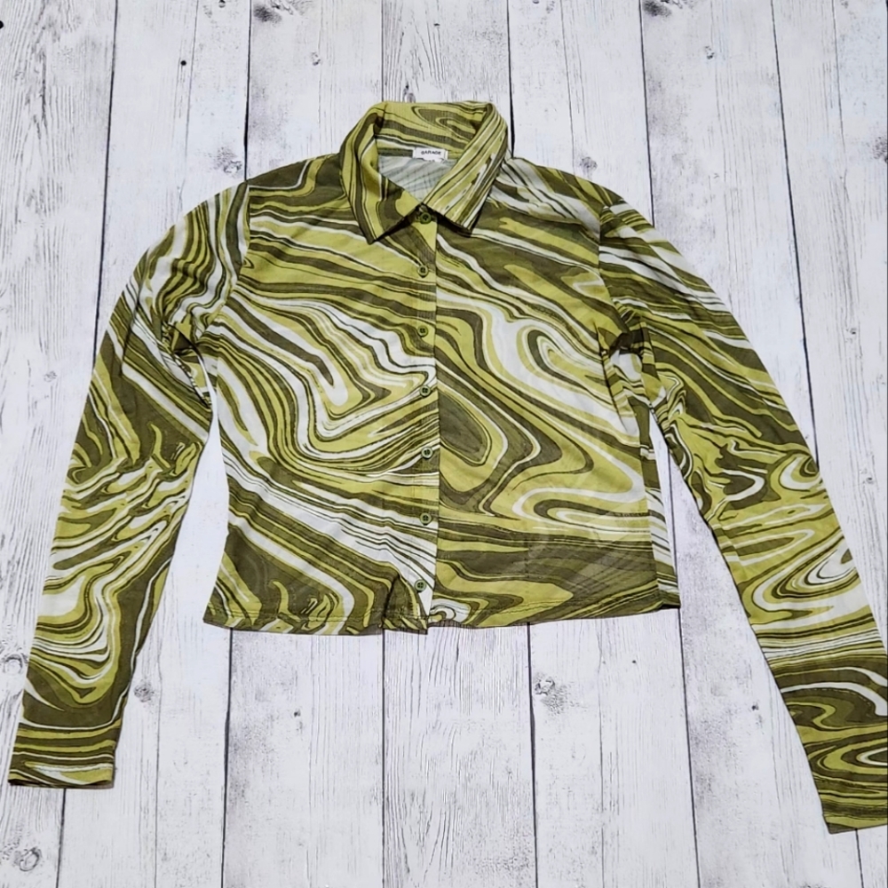 Garage Petite Small Gree. A s white swirl blouse.